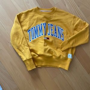 XS Women’s Vintage Tommy Hilfiger Crewneck